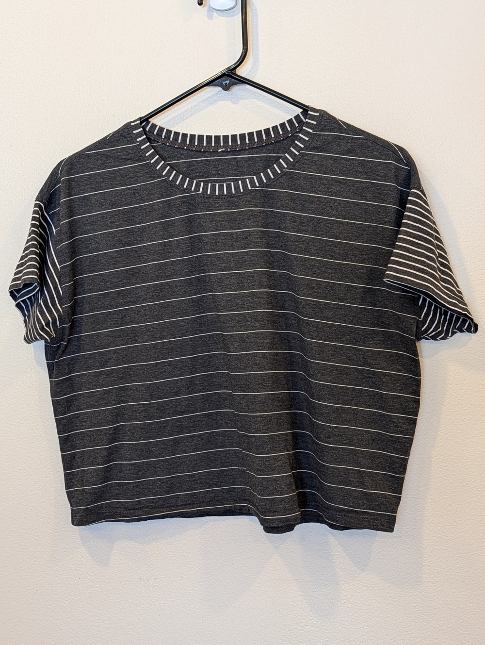 Lululemon Cates Tee Crop Top Modern Stripe Black White Boxy Yoga Shirt Size 6